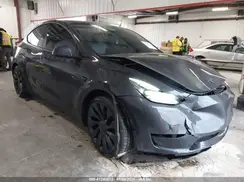 7SAYGDEFXRF049338 2024 TESLA MODEL Y