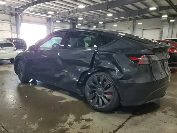 7SAYGDEFXRF057083 2024 TESLA MODEL Y - Image 2