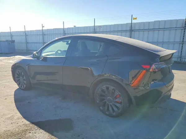 7SAYGDEFXRF064857 2024 TESLA MODEL Y - Image 2