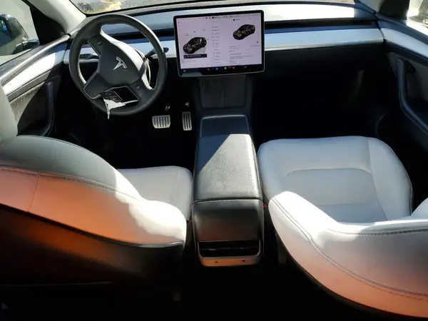 7SAYGDEFXRF064857 2024 TESLA MODEL Y - Image 8