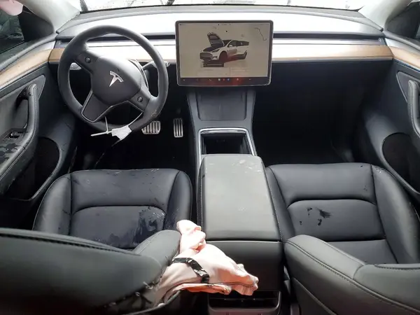 7SAYGDEFXRF072263 2024 TESLA MODEL Y - Image 8