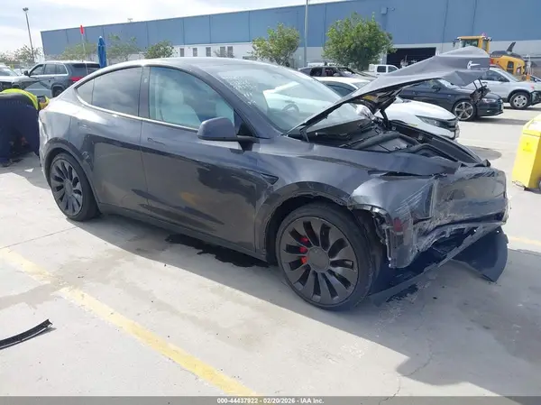 7SAYGDEFXRF087751 2024 TESLA MODEL Y - Image 1