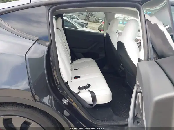 7SAYGDEFXRF087751 2024 TESLA MODEL Y - Image 8