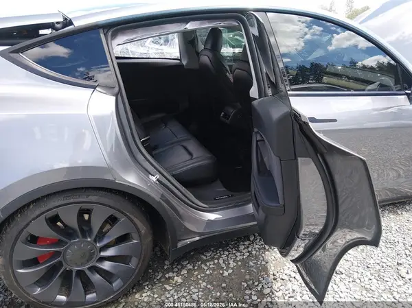 7SAYGDEFXRF157555 2024 TESLA MODEL Y - Image 8