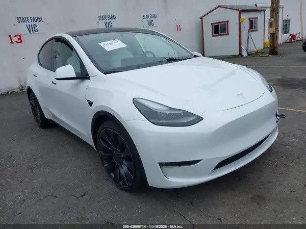 7SAYGDEFXRF161301 2024 TESLA MODEL Y - Image 1