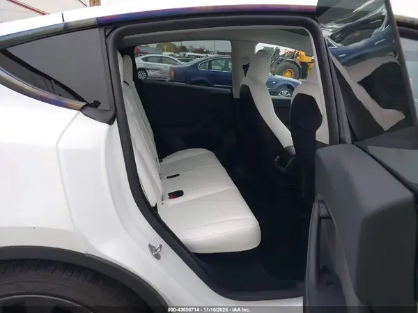 7SAYGDEFXRF161301 2024 TESLA MODEL Y - Image 8
