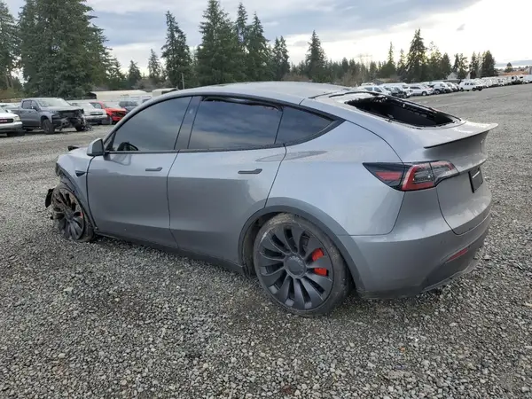 7SAYGDEFXRF170015 2024 TESLA MODEL Y - Image 2