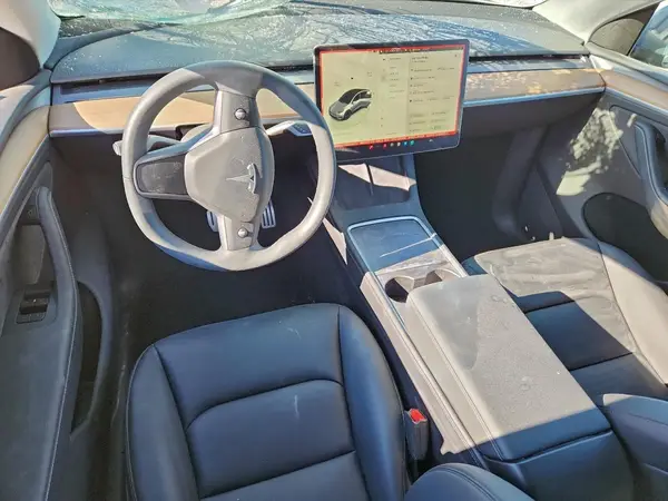 7SAYGDEFXSA340702 2025 TESLA MODEL Y - Image 8