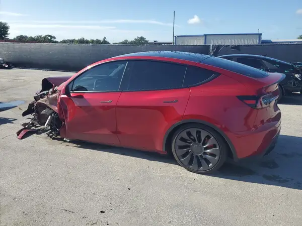 7SAYGDEFXSA349903 2025 TESLA MODEL Y - Image 2