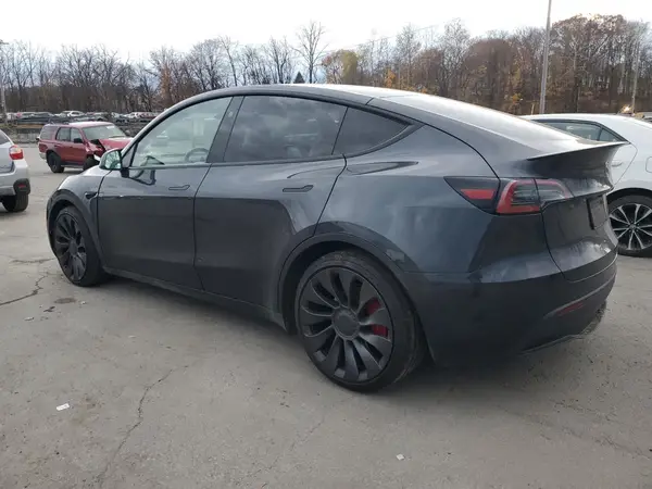 7SAYGDEFXSA352283 2025 TESLA MODEL Y - Image 2
