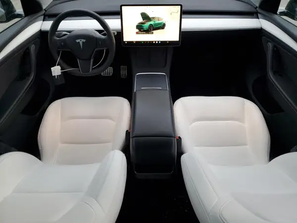 7SAYGDEFXSA352283 2025 TESLA MODEL Y - Image 8