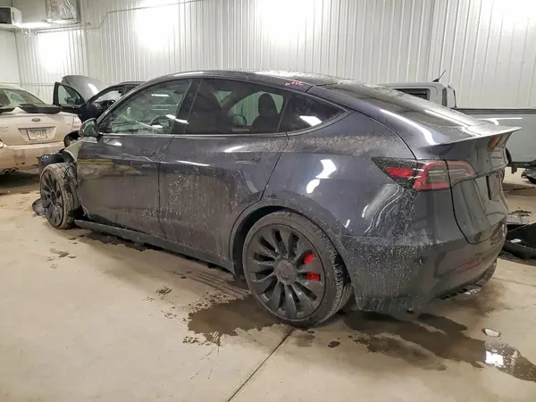 7SAYGDEFXSA352767 2025 TESLA MODEL Y - Image 2