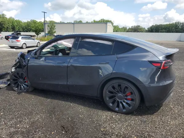7SAYGDEFXSA362196 2025 TESLA MODEL Y - Image 2