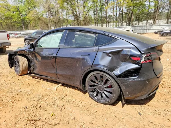7SAYGDEFXSA374414 2025 TESLA MODEL Y - Image 2