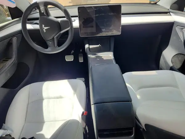7SAYGDEFXSA374414 2025 TESLA MODEL Y - Image 8