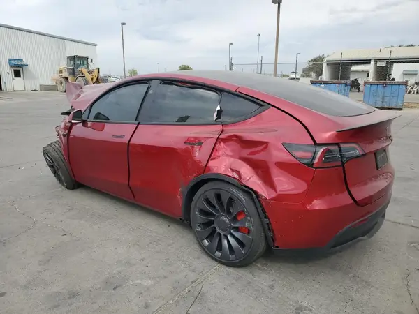 7SAYGDEFXSF230834 2025 TESLA MODEL Y - Image 2