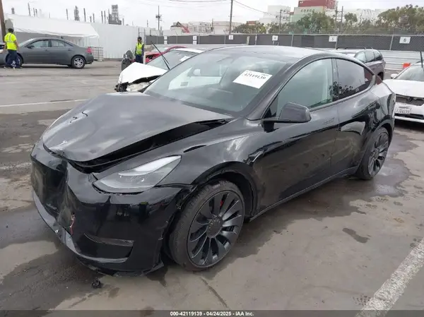 7SAYGDEFXSF231966 2025 TESLA MODEL Y - Image 2