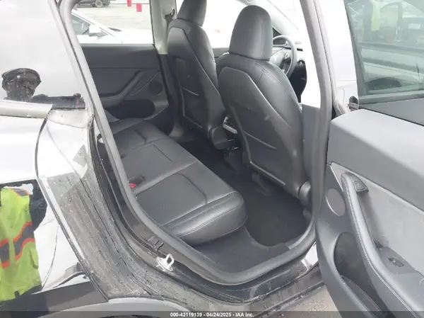 7SAYGDEFXSF231966 2025 TESLA MODEL Y - Image 8