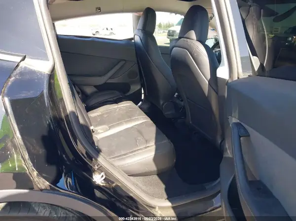 7SAYGDEFXSF261145 2025 TESLA MODEL Y - Image 8