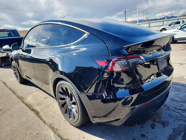 7SAYGDEFXSF265227 2025 TESLA MODEL Y - Image 2