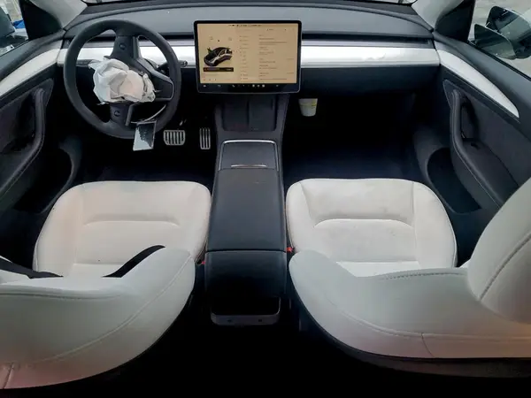 7SAYGDEFXSF300929 2025 TESLA MODEL Y - Image 8