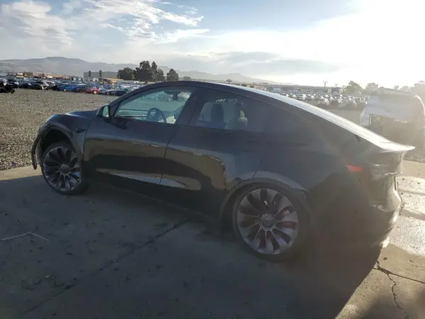 7SAYGDEFXSF303183 2025 TESLA MODEL Y - Image 2