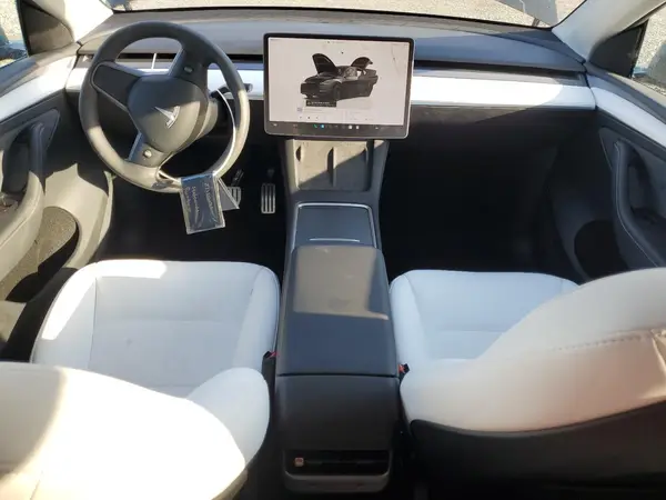 7SAYGDEFXSF303183 2025 TESLA MODEL Y - Image 8