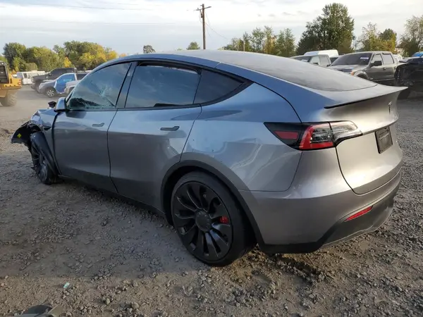 7SAYGDEFXSF307038 2025 TESLA MODEL Y - Image 2