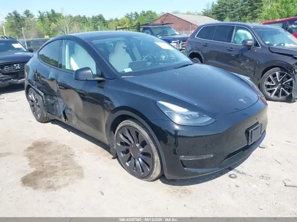 7SAYGDEFXSF309548 2025 TESLA MODEL Y - Image 1