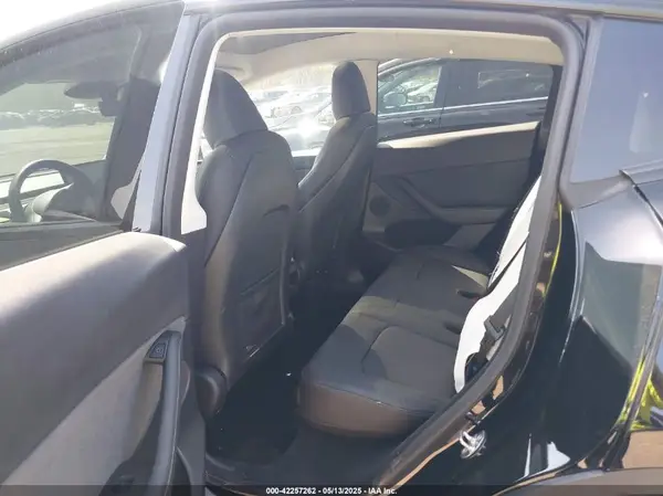 7SAYGDEFXSF309548 2025 TESLA MODEL Y - Image 8