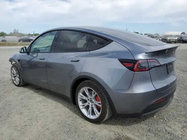 7SAYGDEFXSF310070 2025 TESLA MODEL Y - Image 2