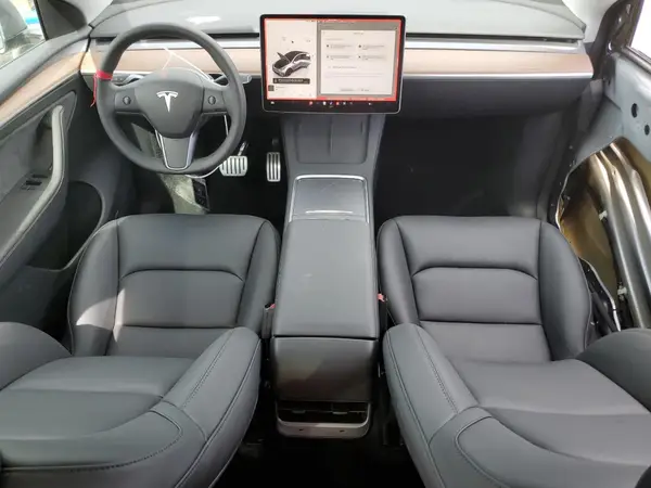 7SAYGDEFXSF310070 2025 TESLA MODEL Y - Image 8