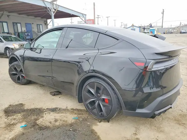 7SAYGDET9TA668510 2026 TESLA MODEL Y - Image 2