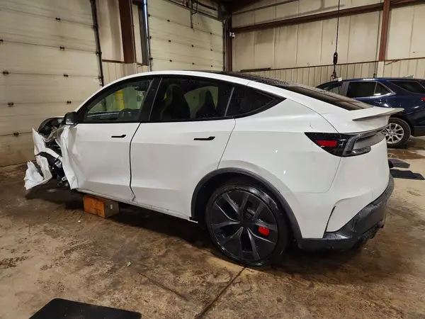 7SAYGDETXTA633524 2026 TESLA MODEL Y - Image 2