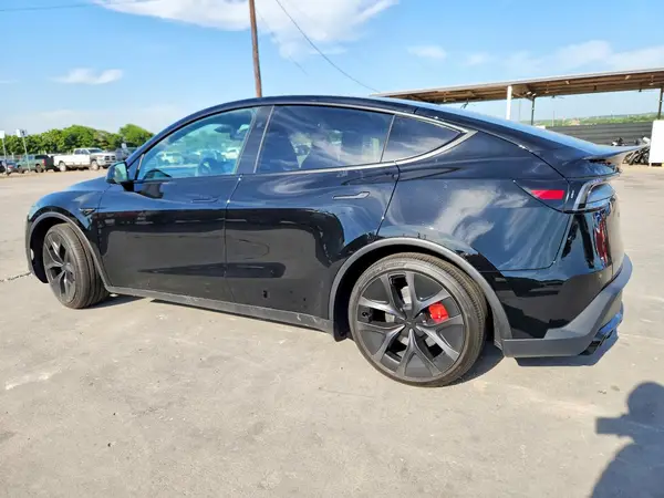 7SAYGDETXTA670301 2026 TESLA MODEL Y - Image 2