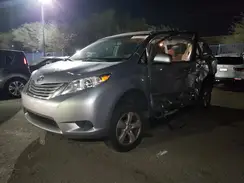 843645 2017 TOYOTA SIENNA
