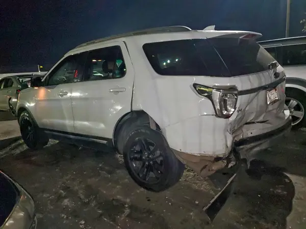 A35696 2016 FORD EXPLORER - Image 2
