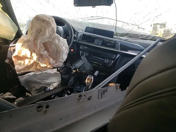 E82401 2018 BMW 3ER - Image 8