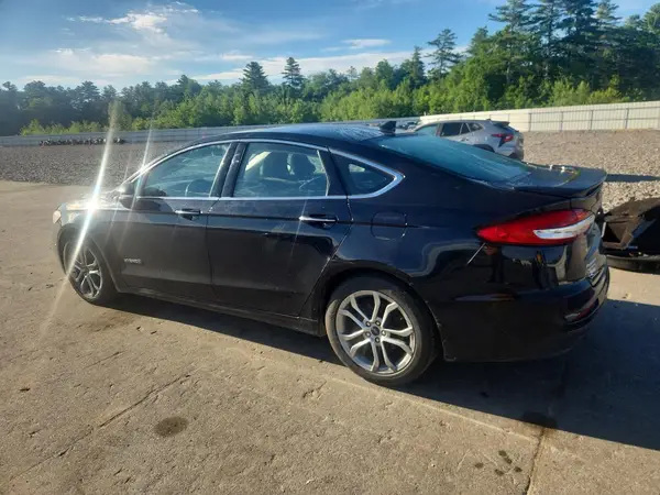 FA6P0RUXKR140240 2019 FORD FUSION - Image 2