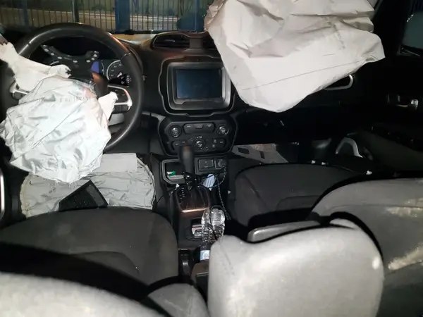 H11220 2018 JEEP RENEGADE - Image 8