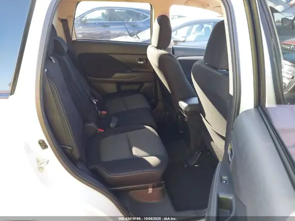 JA4AD2A30GZ014106 2016 MITSUBISHI OUTLANDER - Image 8