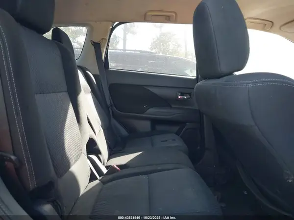 JA4AD2A30HZ012597 2017 MITSUBISHI OUTLANDER - Image 8