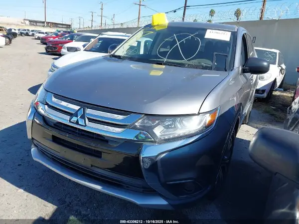 JA4AD2A30HZ012938 2017 MITSUBISHI OUTLANDER - Image 2