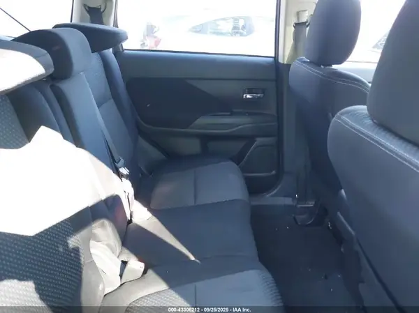 JA4AD2A30HZ012938 2017 MITSUBISHI OUTLANDER - Image 8