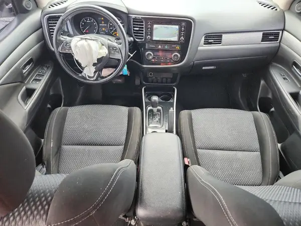 JA4AD2A30HZ015600 2017 MITSUBISHI OUTLANDER - Image 8