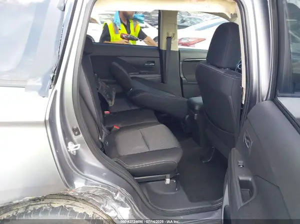 JA4AD2A30HZ029738 2017 MITSUBISHI OUTLANDER - Image 8
