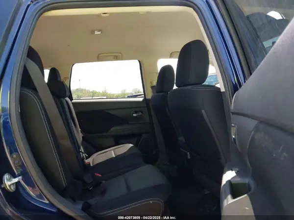 JA4AD2A30HZ042831 2017 MITSUBISHI OUTLANDER - Image 8