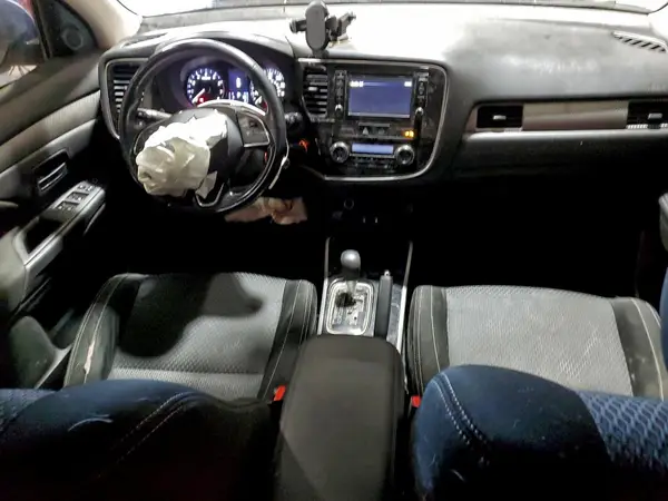 JA4AD2A30HZ065025 2017 MITSUBISHI OUTLANDER - Image 8