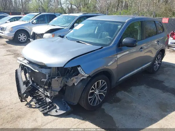 JA4AD2A30JJ002804 2018 MITSUBISHI OUTLANDER - Image 2