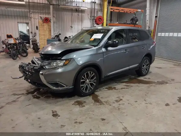 JA4AD2A30JJ003838 2018 MITSUBISHI OUTLANDER - Image 2